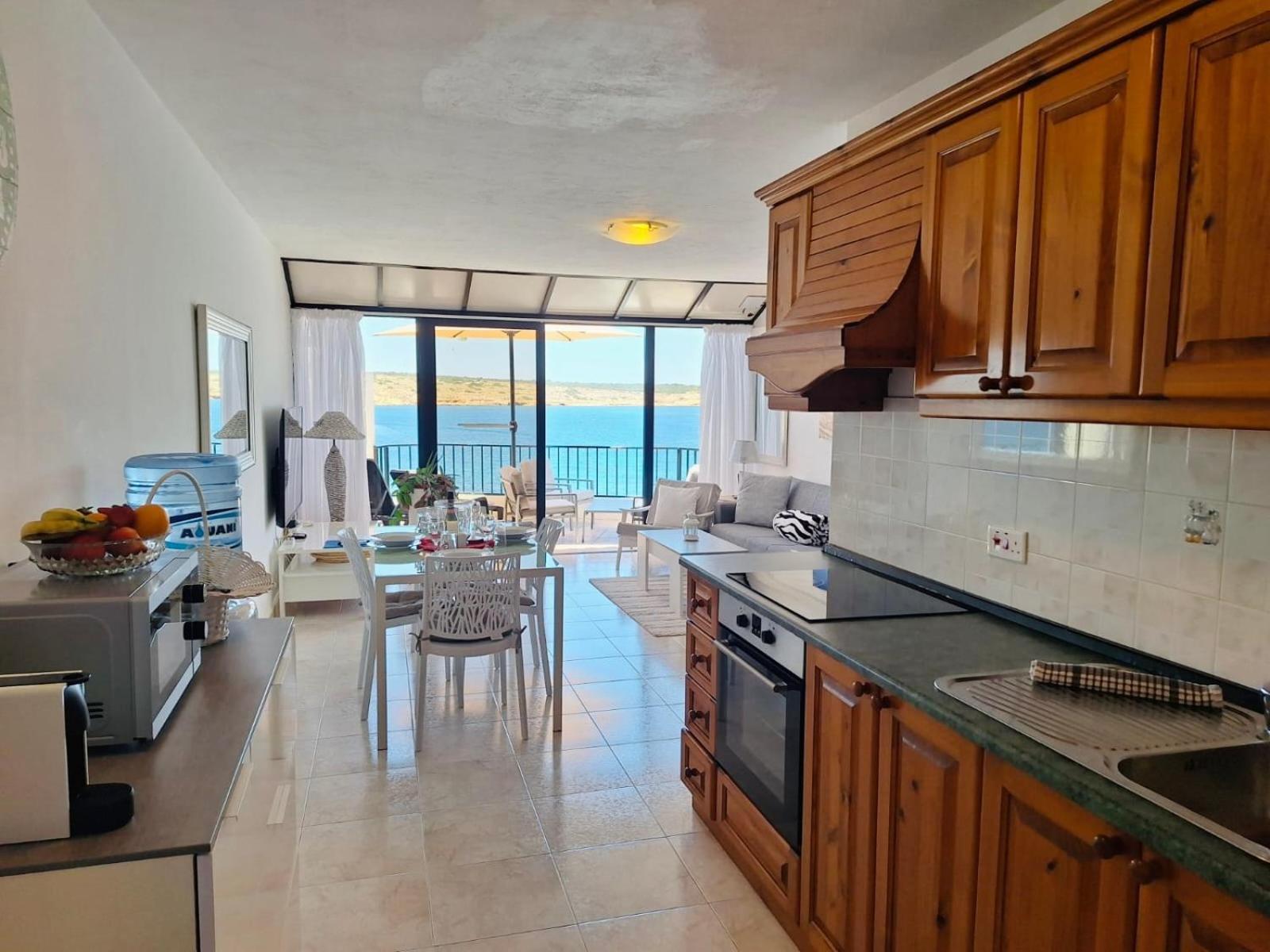 Seafront Apartment Terrace, Lounger & Panoramic Ocean Views Mellieha Exterior photo