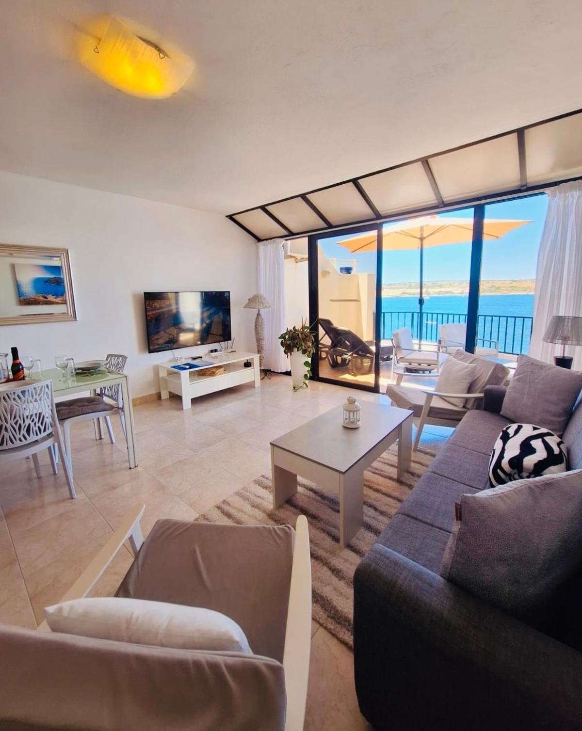 Seafront Apartment Terrace, Lounger & Panoramic Ocean Views Mellieha Exterior photo